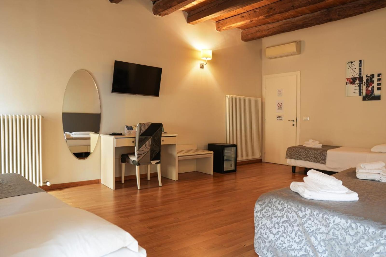 Honey Rooms Ferrara Exterior foto
