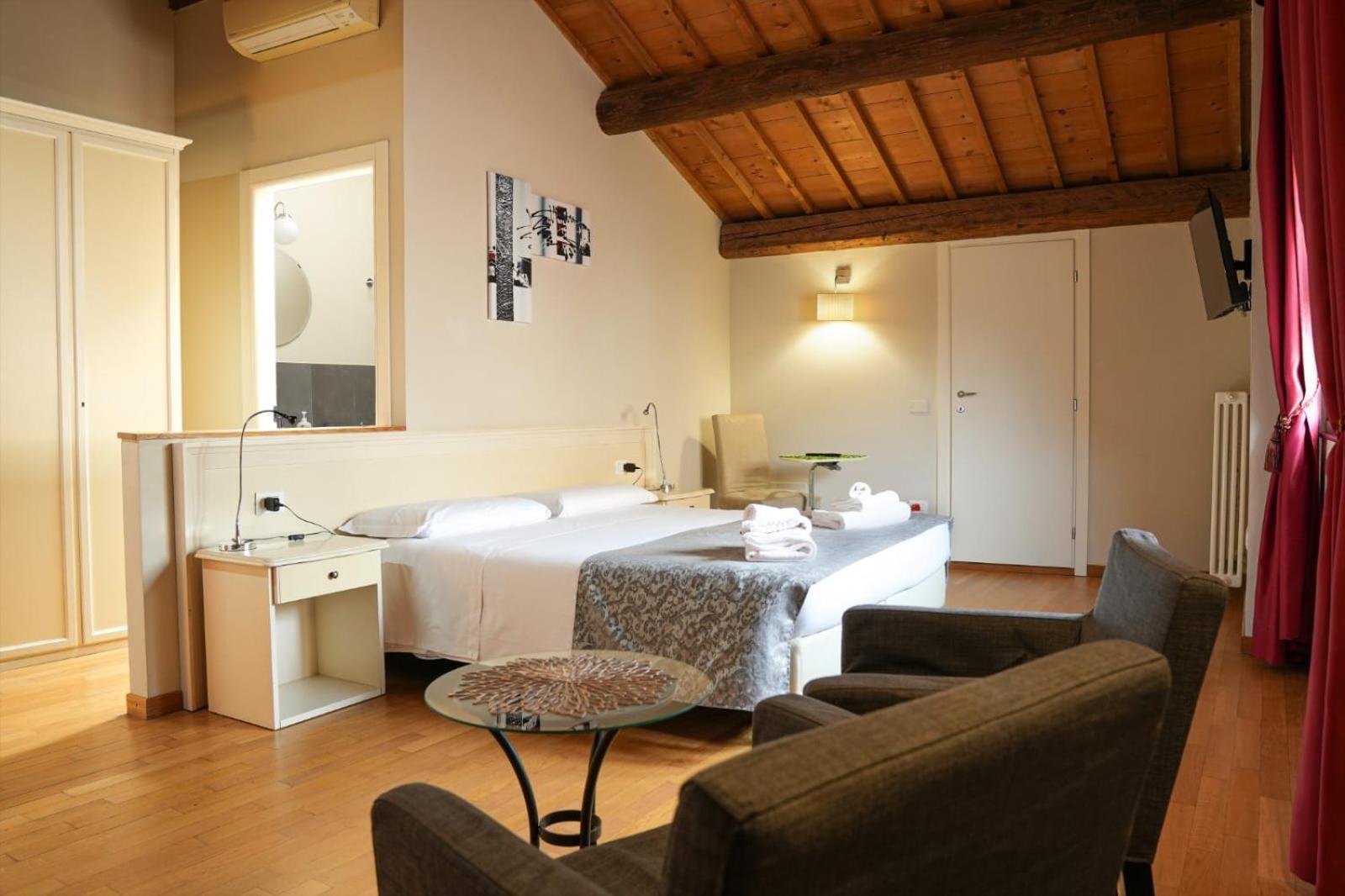 Honey Rooms Ferrara Exterior foto