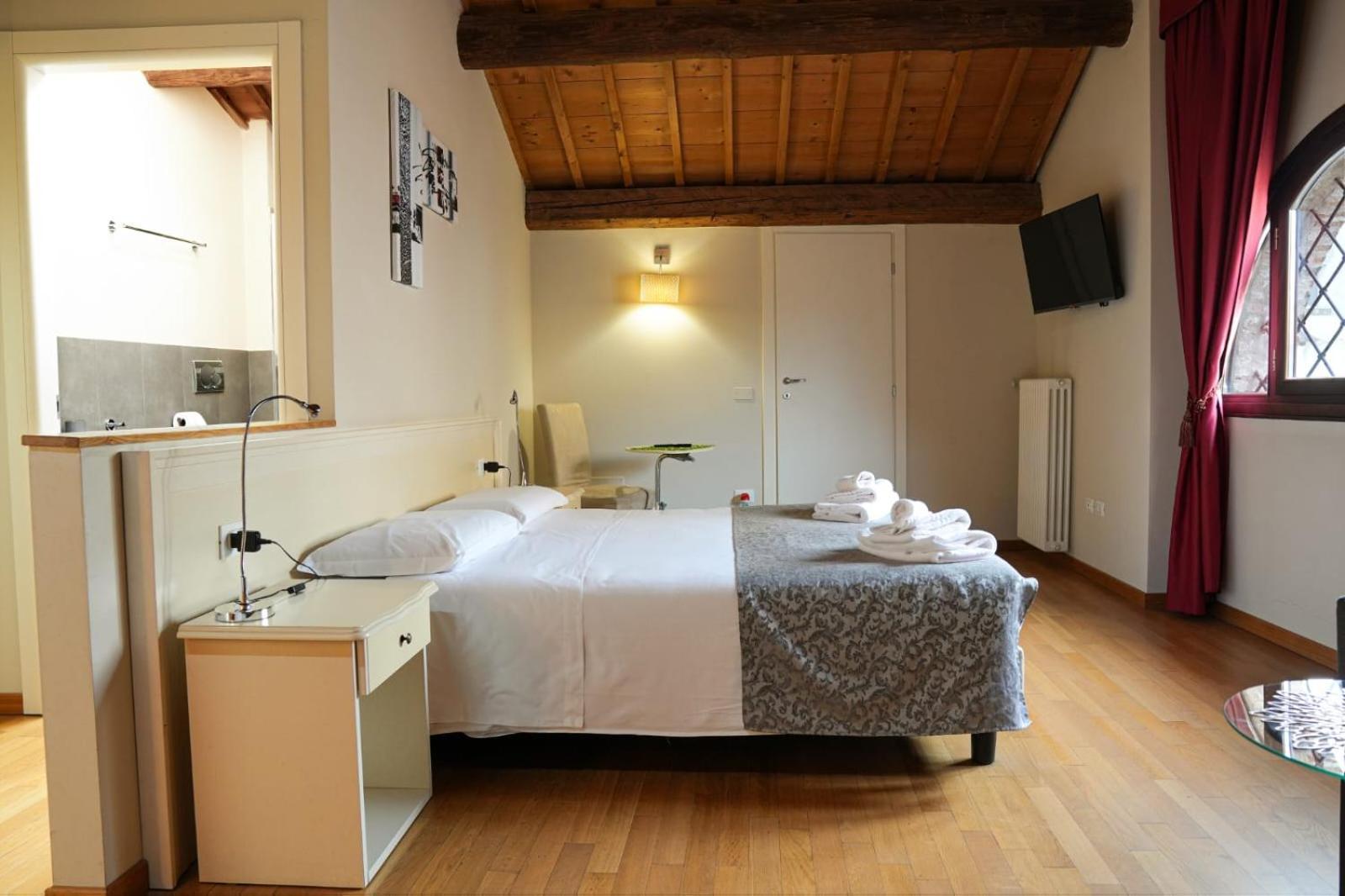 Honey Rooms Ferrara Exterior foto
