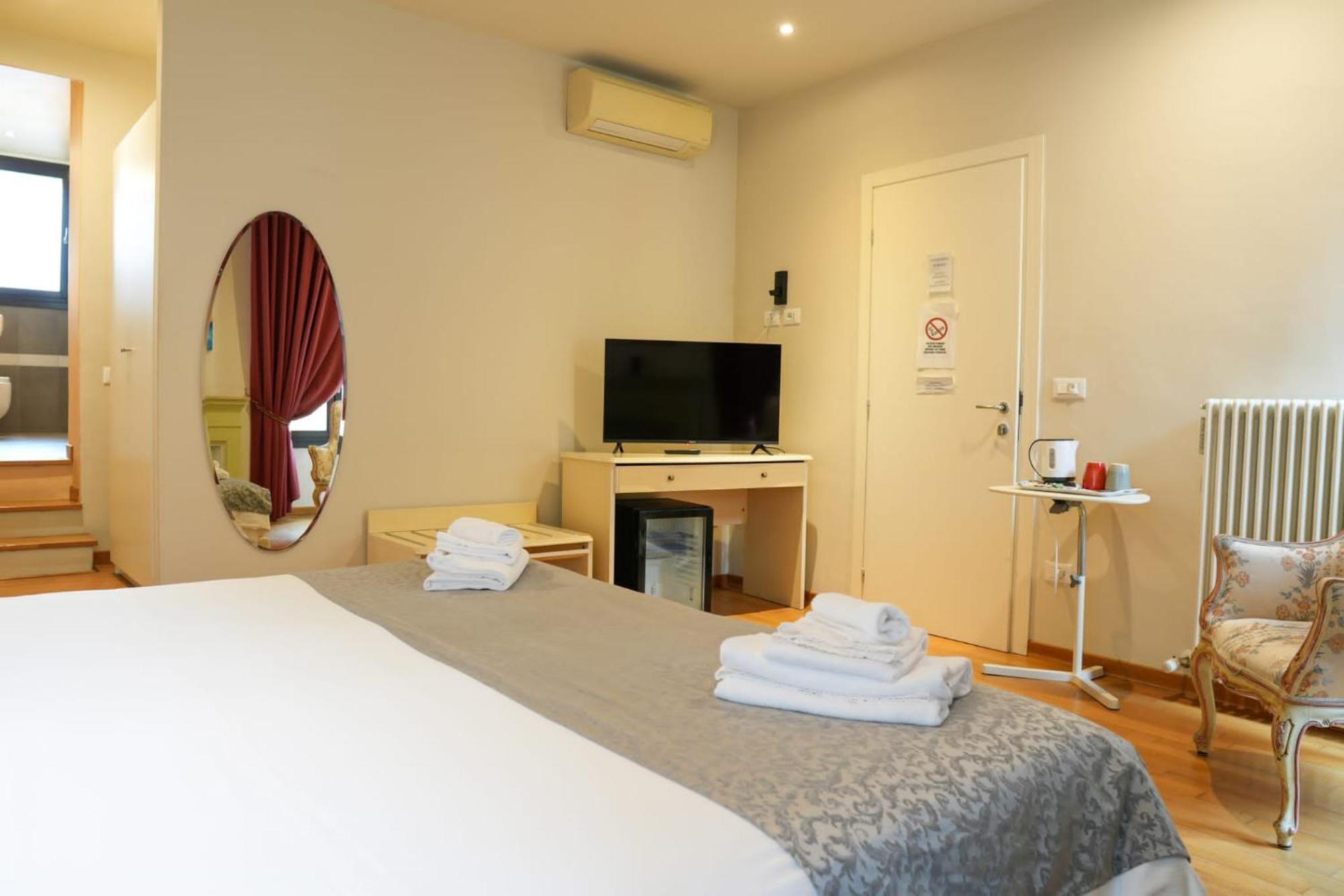 Honey Rooms Ferrara Exterior foto